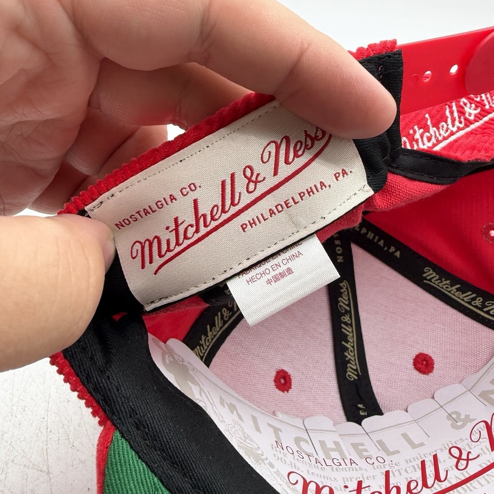 Mitchell & Ness Wisconsin Badgers Hat Cap Snapback Adjustable Red Corduroy Retro - Picture 9 of 10